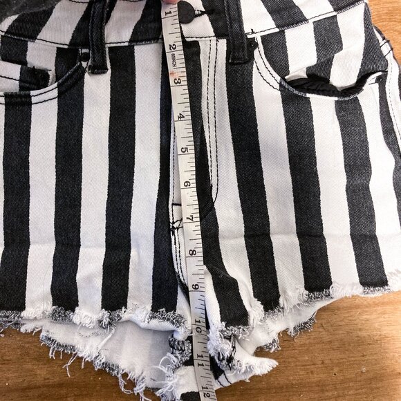 2 FOR $15 BDG High Rise Stripped Shorts - Picture 9 of 16